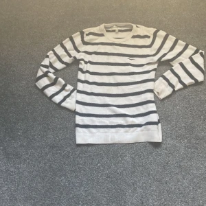 Randig söt tjocktröja - Fin randig tröja (men den är lite lång)