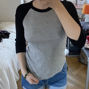 H&M top - H&M top used twice, in perfect condition! 😁