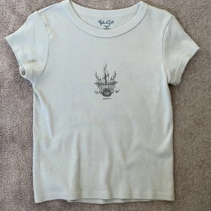 Brandy Melville top - Brandy Melville top I bought in Italy, never worn! Perfect condition 😁