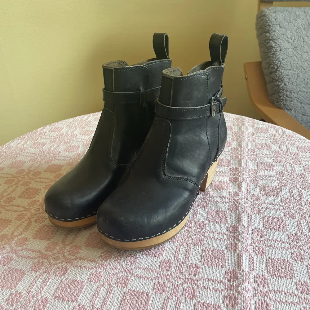 Sällan använda boots från hasbeens, storlek 37! 🥰 frakt: 100 kr. Skor.