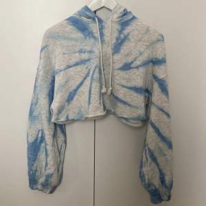 Tie-dye hoodie från H&M, använd 1-2 gånger. 