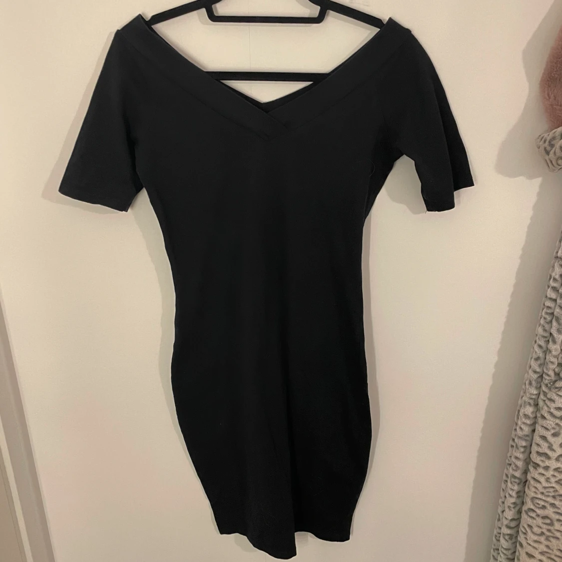 Svart tajt klänning 