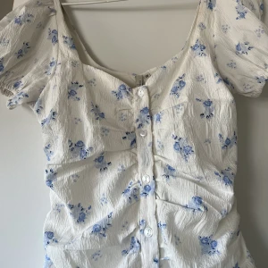 sommarklänning  - endast testad aldrig använd, storlek 38