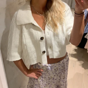 Trekvartsärmad kofta - Söt tröja köpt på second hand!