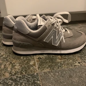 New Balance strl 36.5 - Knappt använda New Balance sneakers i modellen 574. Storlek 36.5. 