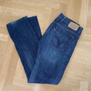 Lågmidjade Levi’s Jeans - Säljer nu mina superfina lågmidjade Levi’s jeans som är flare💕