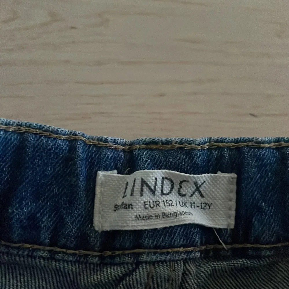 Blåa jeansshorts från lindex, perfekta för sommaren.. Shorts.