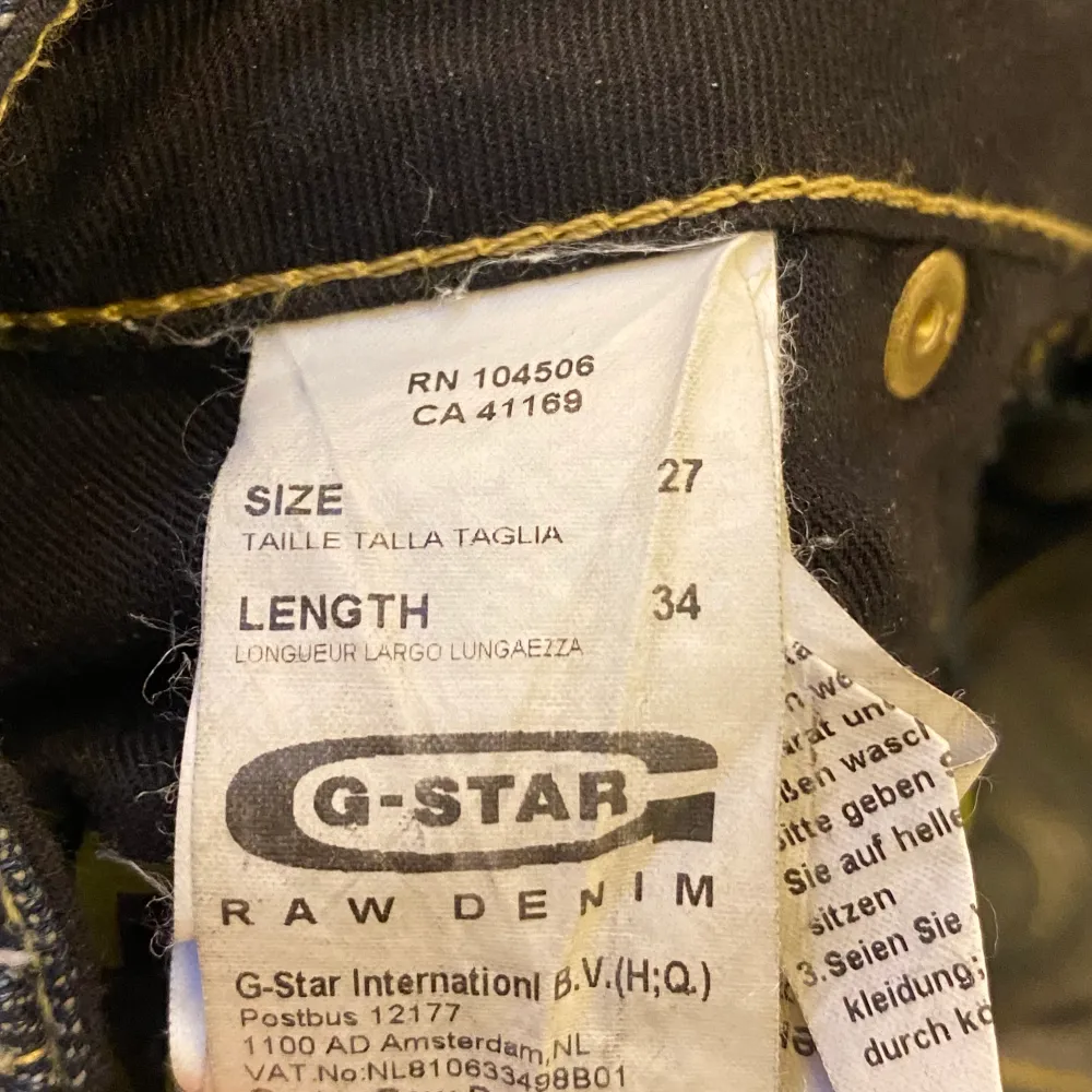 Lågmidjade jeans från G-STAR! Något små i storlek💗 Köparen står för frakt. Jeans & Byxor.