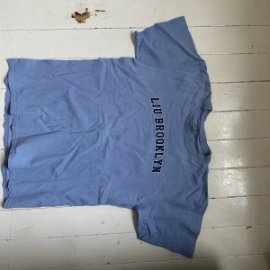 Vintage Tshirt  - Vintage Tshirt  Se bild för fläck 