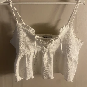 Topp - Storlek s. Köpt från New yoker. Säljer pga aldrig kommit till användning, bra skick. 