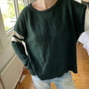 Stickad tröja - Stickad tröja från Brandy Melville. Lagom tjock till sommar 🌟