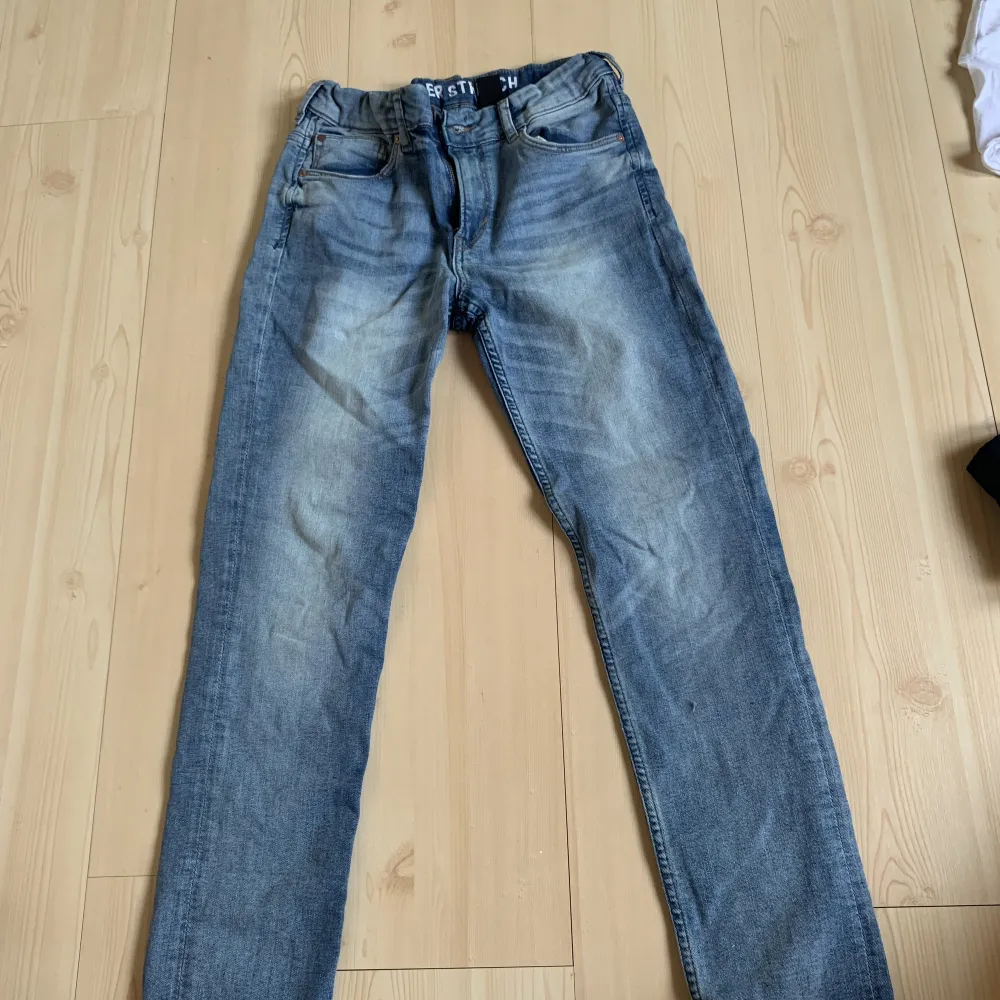 Blåa jeans i storlek 158. Jeans & Byxor.