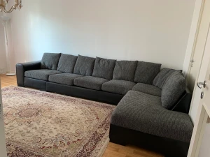 L soffa  - Vill bli av med min soffa då jag köpt en ny. Vi har hund hemma därav priset.  