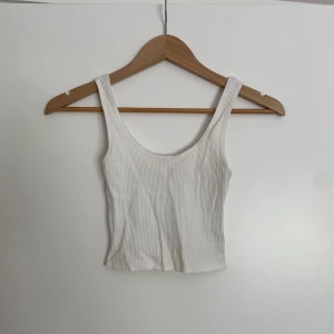 Ribbat linne  - Croppad modell, knappt använd 