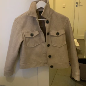 Kappa från vero moda  - Fin och skön kappa från vero moda Bra Höst/vår jacka