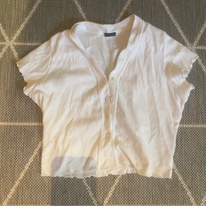 brandy melville  - vit topp från brandy melville. JÄTTEFIN