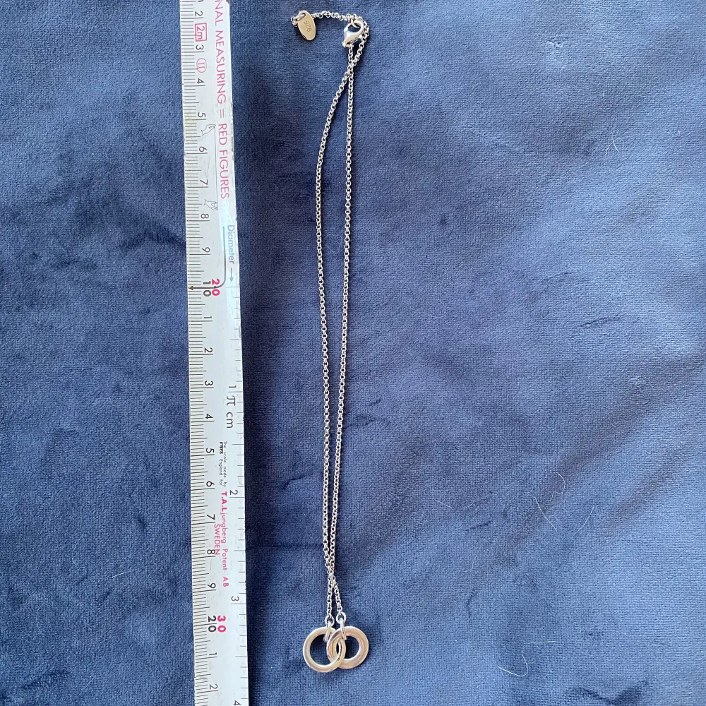 Ett stilrent halsband i äkta silver Stämplat esprit 925. Asusteet.