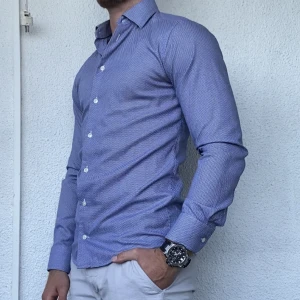 ETON skjorta  - Riktigt snygg skjorta från ETON. Grym kvalité, kommer hålla i många många år. Säljer den då den sitter lite väl tajt, använd kanske 5-6 gånger.