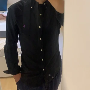 Polo Ralph Lauren  - Jättefin polo skjorta, jättefin till sommaren, nypris kostar ca 1400 kr.