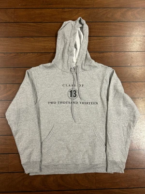 Vintage Hoodie Class of 2013 - Snygg vintage Hoodie i storlek S! Bara att skriva om du undrar över något🙏