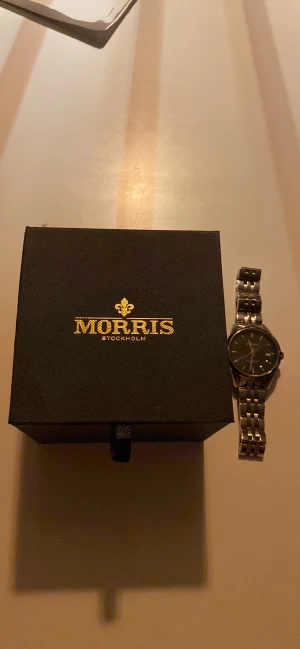 Morris Jamie  - Säljer nu min Morris klocka som inköpte i oktober. Den är använd ett fåtal gånger med minimal visning av användning. Man får även med utplockade länkarna. Hör av er vid frågor osv! 