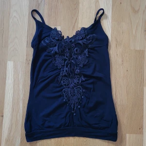 Linne  - Vintage linne från Zoul i storlek XS, kan fraktas med portokod för 15kr, men köparen står för frakten 💗