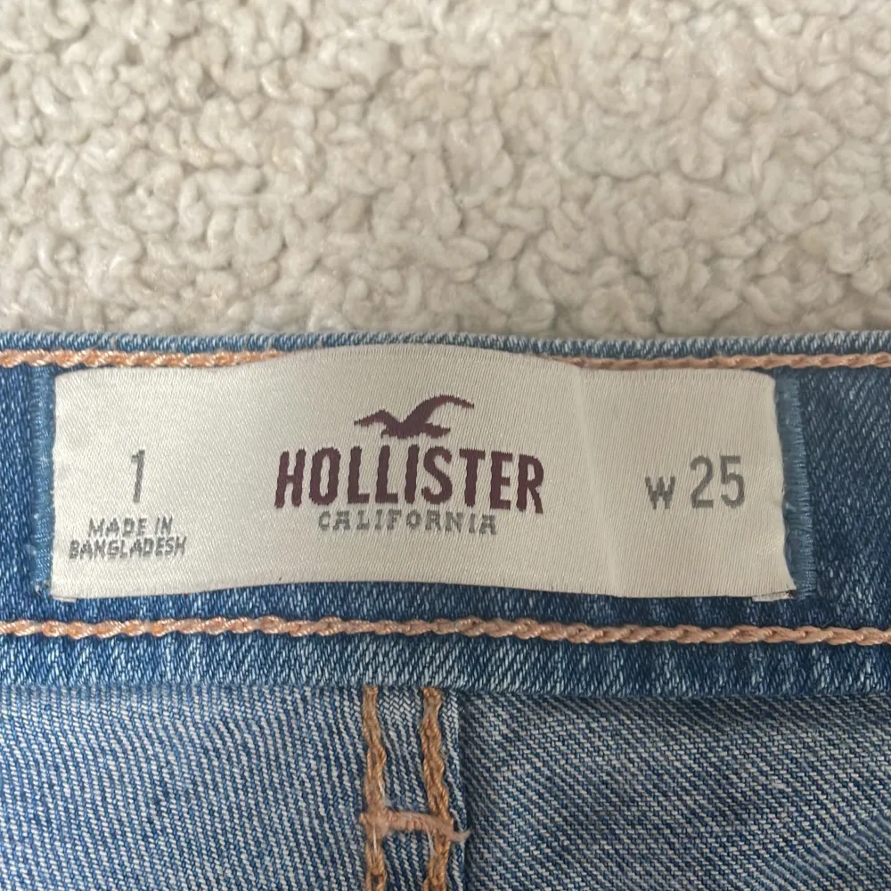 Fina shorts från hollistier, bra skick. Använda ett antal gånger💗. Shorts.