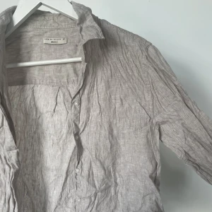 Linneskjorta  - Från GinaTricot i Premium Quality, skrynklig pga legat nedpackad🩷