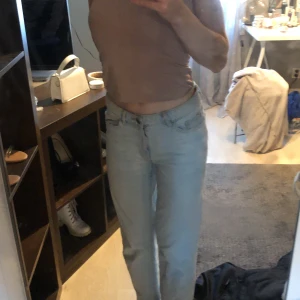 Blåa lågmidjade jeans - jeans från Lindex, använda max 5 gånger 