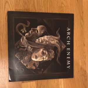 Arch Enemy Deceivers - Köpt för 445kr men dras ner till 150. Deceivers - Arch Enemy (2022) Pris diskuterbart!