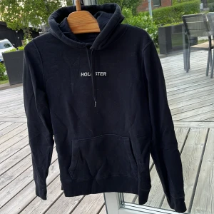 Hoddie - Hoddie från Bollinger, storlek S-passar även xs, inga defekter, välvårdad. Hör av dig vid frågor