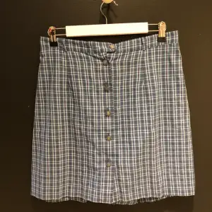 Vintage shorts/kjol (ser ut som en kjol på framsidan och shorts bakifrån!) 90-tal 🩵🌊