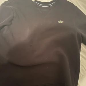 Lacoste sweatshirt  - Väldigt fint skick, knappt använd, 
