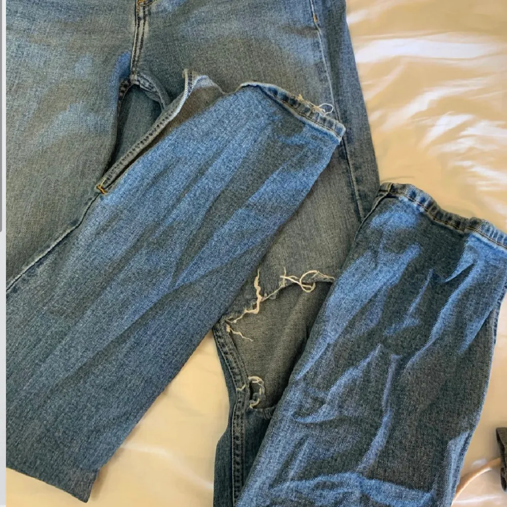 As snygga jeans som formar kroppen, de är inte inte superskinny och superfin slits, passar på någon mellan 160-169. Jeans & Byxor.