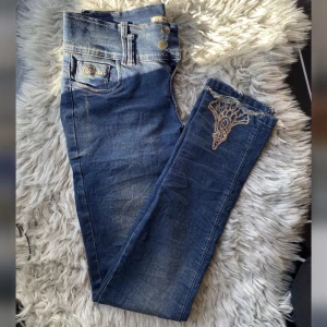 Byxor  - Dm för mer detaljer 