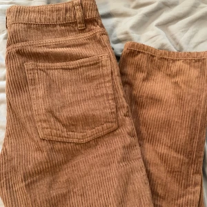 Manchesterbyxor  - Manchesterbyxor från asos, knappt använda