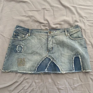 Jeanskjol  - Jätte snygg vintage jeanskjol Strl 42 Köparen står för frakt💕 Kan mötas upp i Stockholm 