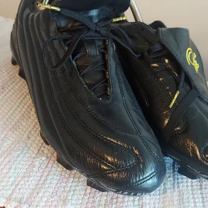 Puma pele - Puma pele 70  yers remake addition   Kommer i orginal lådan Oanvända  Skick 10/10 Ovanliga 