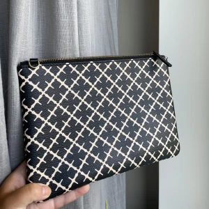 Väska  - Säljer denna Malene Birger väskan då den aldrig kommer till användning. Den är i jätte bra skick, har användt den 3-4 ggr 