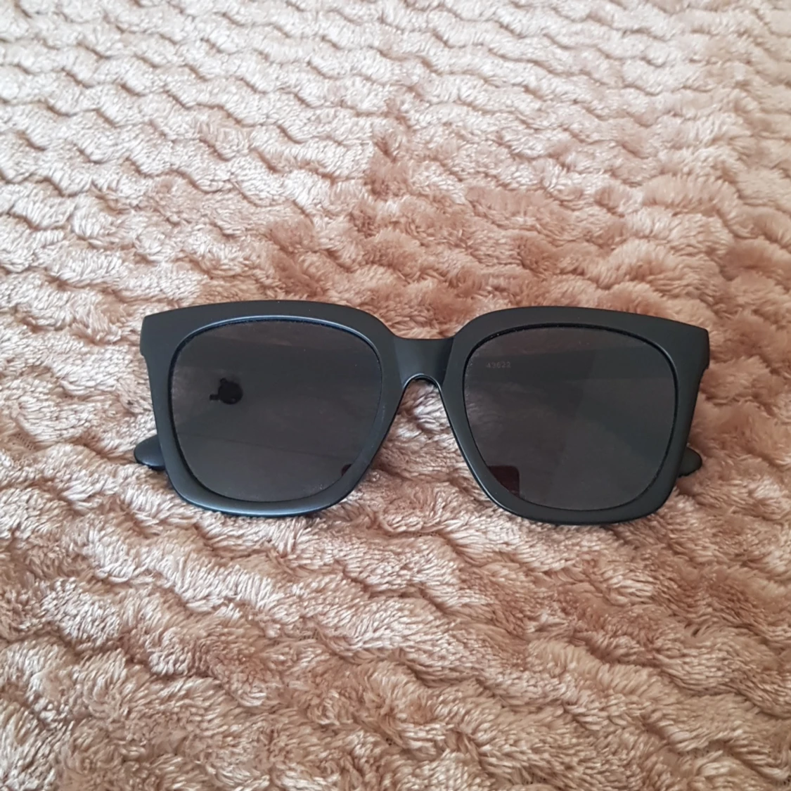 Svarta solglasögon - 90