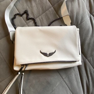 Zadig - Äkta skinn men inte äkta Zadig, inga defekter. Använd 2 gånger. Justerbartband och kedja får man med