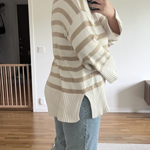 Gina tricot sweater - Bought this last summer and hardly ever wore It, just not my style anymore! Super comfy & super nice to wear on summer evenings when it’s a bit colder outside! Size large 