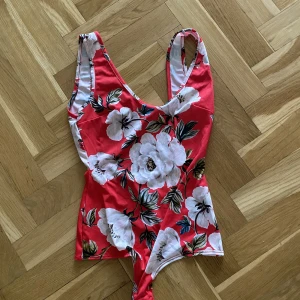 Fin topp ifrån nelly - Aldrig använd så är i nyskick ifrån Nelly storlek S