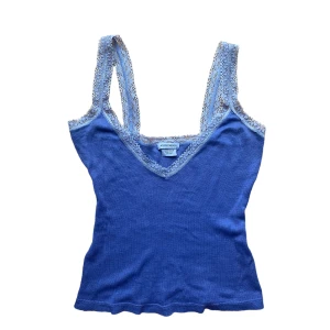 y2k linne - snyggt linne jag köpt på plick för länge sen. Passar XS- Liten M då det är väldigt stretchigt. Ända är att lite tråd har gått upp längst ner (Se bild 3) men inget man tänker på. Köparen står för frakt. Använd gärna ”köp nu” <3