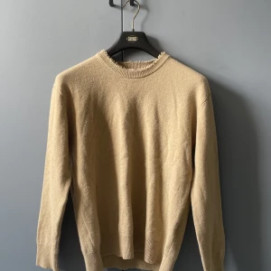 Adnym Atelier - Stickad tröja - Stickad tröja från märket Adnym Atelier. Är i bra skick, i princip aldrig använd.  Storlek: S Orginal pris: 1 700 kr