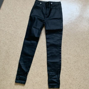 Läder/skinn skinnyjeans - Oanvända, nya
