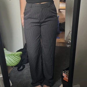 Randiga kostymbyxor - Långa & snygga