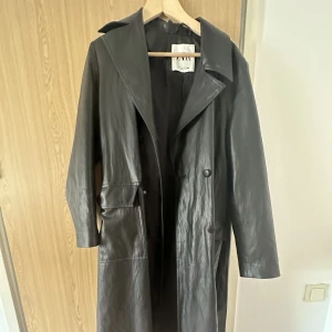 Zara skinnkappa  - Fint skick. Använd 1 gång.