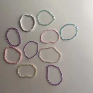 Armband  - Armband 1st =5-10kr  2st=5-15kr öppen för prisförslag 