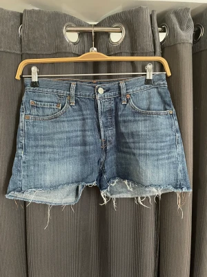 Levis shorts  - Shorts köpta i Sellpy. Bra skick och köpt från Sellpy. Inga tecken på användning.